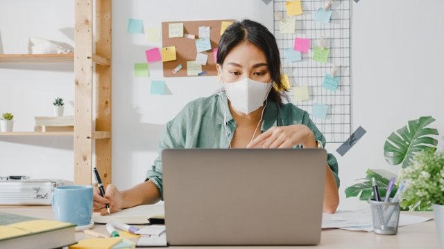 asia-businesswoman-wearing-medical-face-mask-using-laptop